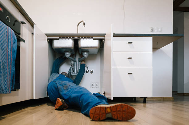 Professional Leak Detection technician working in New London, IA